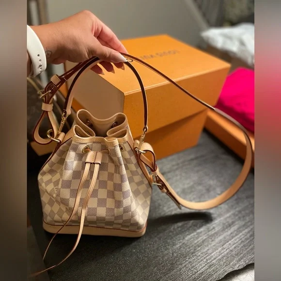Louis vuitton noe bb damier azur hotsell